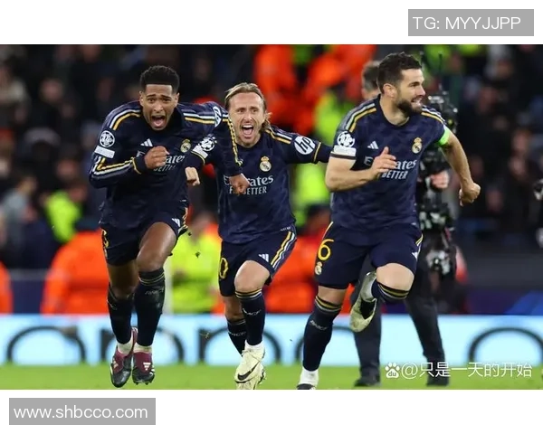 足总杯激战:多特蒙德与尤文图斯战成平局补时进球引发全场狂欢 足总杯激战:多特蒙德与尤文图斯战成平局补时进球引发全场狂欢