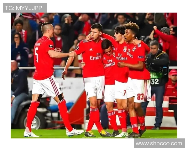 世界杯精彩对决本菲卡与那不勒斯激战成平局数据分析揭示比赛亮点与反转瞬间