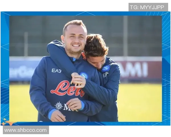 国王杯激战：那不勒斯与曼联战平引发全场热议与焦点分析