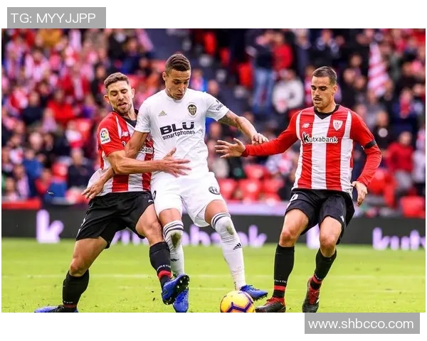 欧联杯精彩对决本菲卡与巴黎圣日耳曼战成平局战术分析引发热议