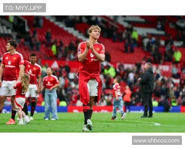 德甲激战曼联逆转国米红牌争议引发全场热议与点评