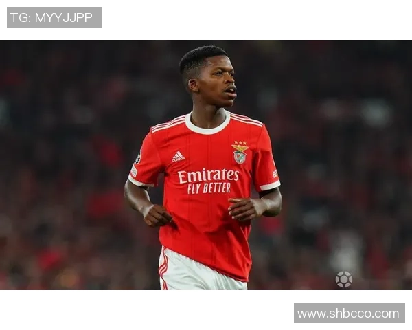 曼城友谊赛小胜本菲卡帽子戏法引发争议判罚全场沸腾