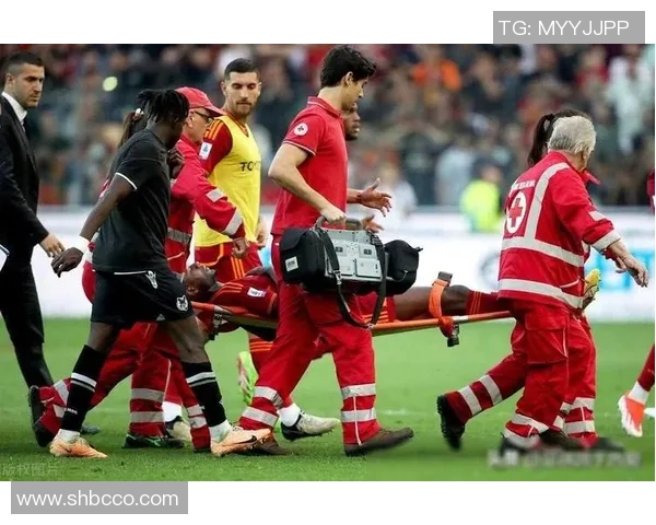 友谊赛平局曼联与AC米兰激战成和绝杀瞬间引发全场热烈反响