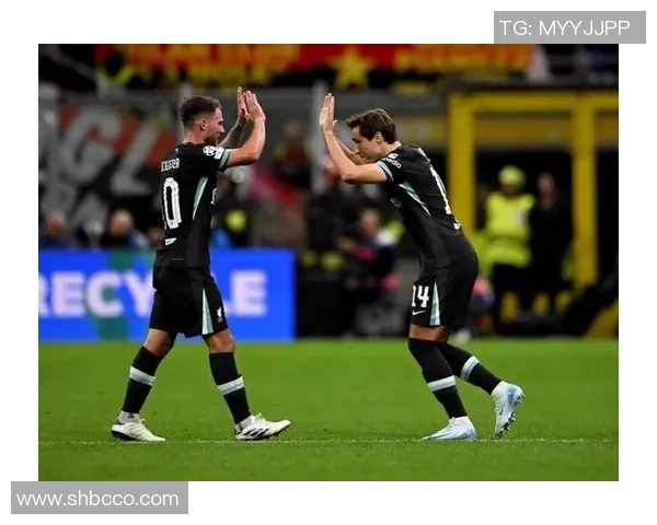 欧冠经典对决AC米兰与利物浦战成平局战术解析引发热议 欧冠经典对决AC米兰与利物浦战成平局战术解析引发热议