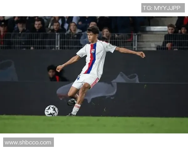 欧联杯精彩瞬间里昂凭补时进球战胜波尔图引发转会热议