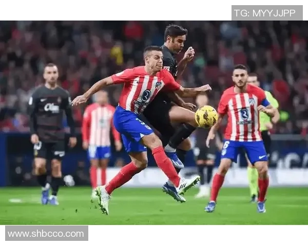 欧冠激战：马竞与曼联1比1平局绝杀瞬间引发全场狂欢解析